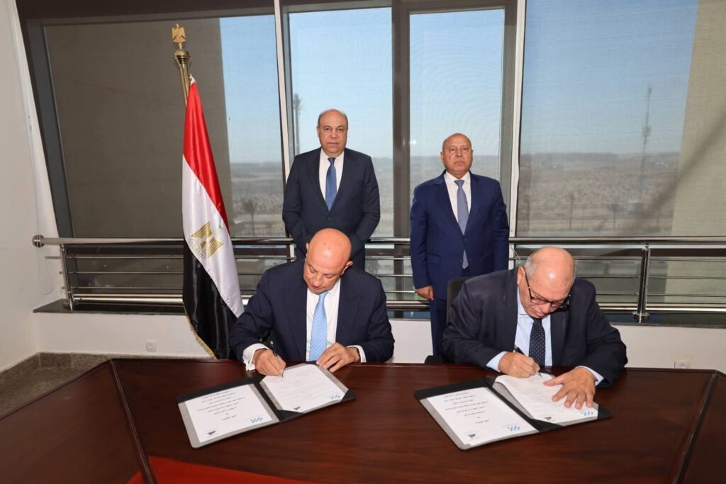 توقيع-بروتوكول-بين-«النقل»-و«الطيران-المدني»-لتنفيذ-أعمال-مشروعات-رفع-كفاءة-وصيانة-الممرات-الرئيسية-والخدمية-والطرق-الداخلية-بالمطارات